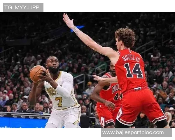 西蒙斯与普理查德联手发威半场三分雨助力球队28分狂潮