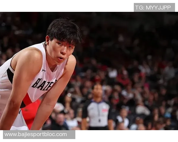 美女球迷摩达中心热情助阵杨瀚森称其身材瘦削似婴儿肥引关注 美女球迷摩达中心热情助阵杨瀚森称其身材瘦削似婴儿肥引关注