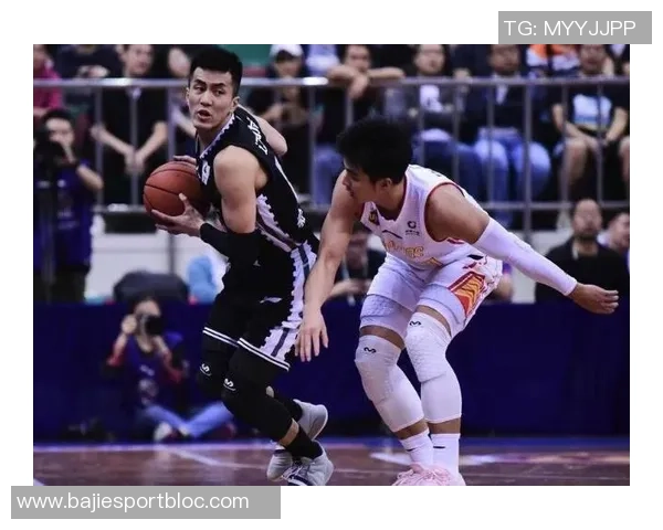 郭艾伦挑战极限负重深蹲成绩惊人20个获满分引发媒体热议 郭艾伦挑战极限负重深蹲成绩惊人20个获满分引发媒体热议