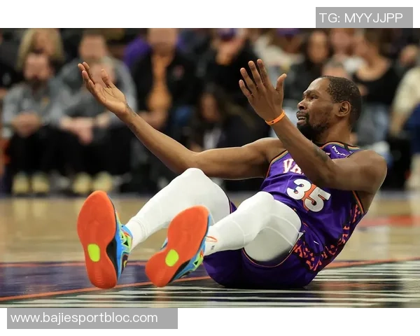 杜兰特强调球队五高阵容助力发挥身高体型优势提升竞争力 杜兰特强调球队五高阵容助力发挥身高体型优势提升竞争力