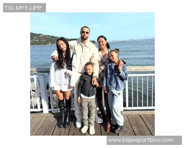 美媒分享库里一家六口温馨聚餐照片时光荏苒令人感慨不已