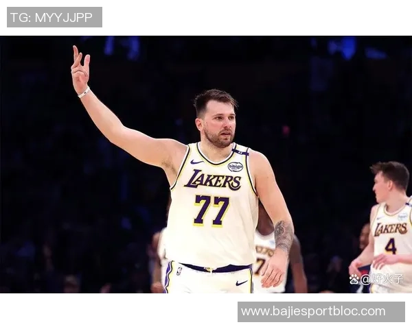 一年前的今天宇宙级交易震撼联盟东契奇与浓眉互换球队成焦点